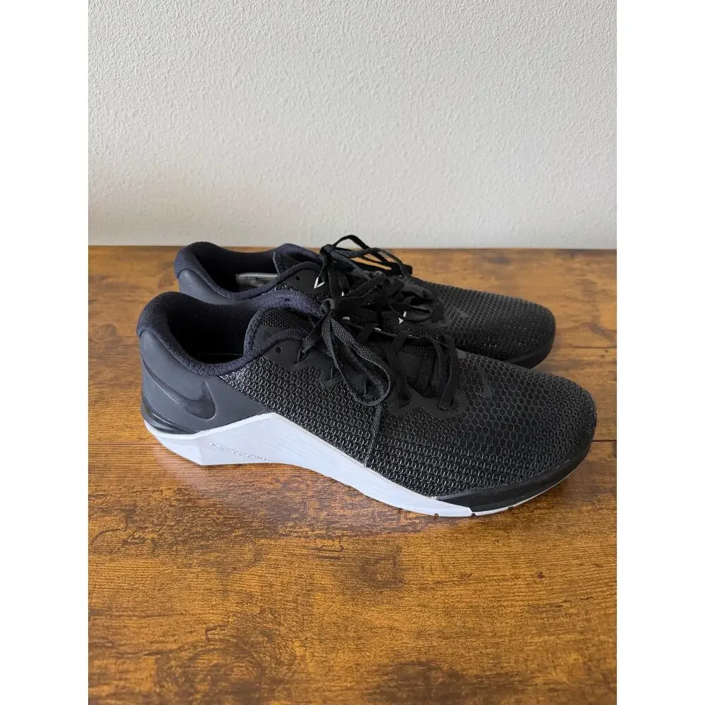Nike Women's Metcon 5 Black White Training Shoes AO2982-010 Size 12 EUC